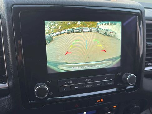 Used 2022 Nissan Frontier SV image 21