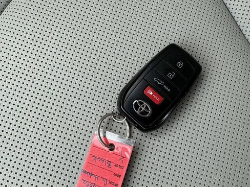 Used 2024 Toyota Grand Highlander AWD image 31