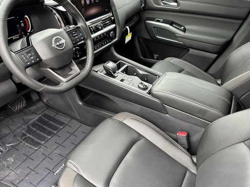 New 2026 Nissan Pathfinder SL image 11