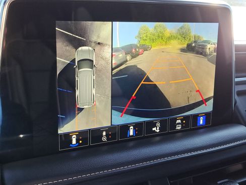 Used 2023 GMC Yukon SLT w/ SLT Premium Package image 22