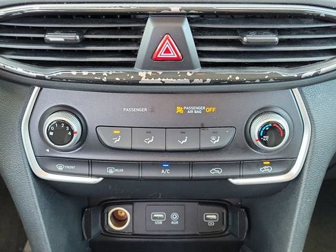 Used 2020 Hyundai Santa Fe SE FWD image 16
