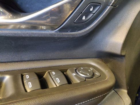 Used 2022 GMC Terrain SLE image 27