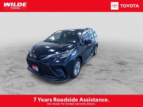 Certified 2021 Toyota Sienna XSE image 5