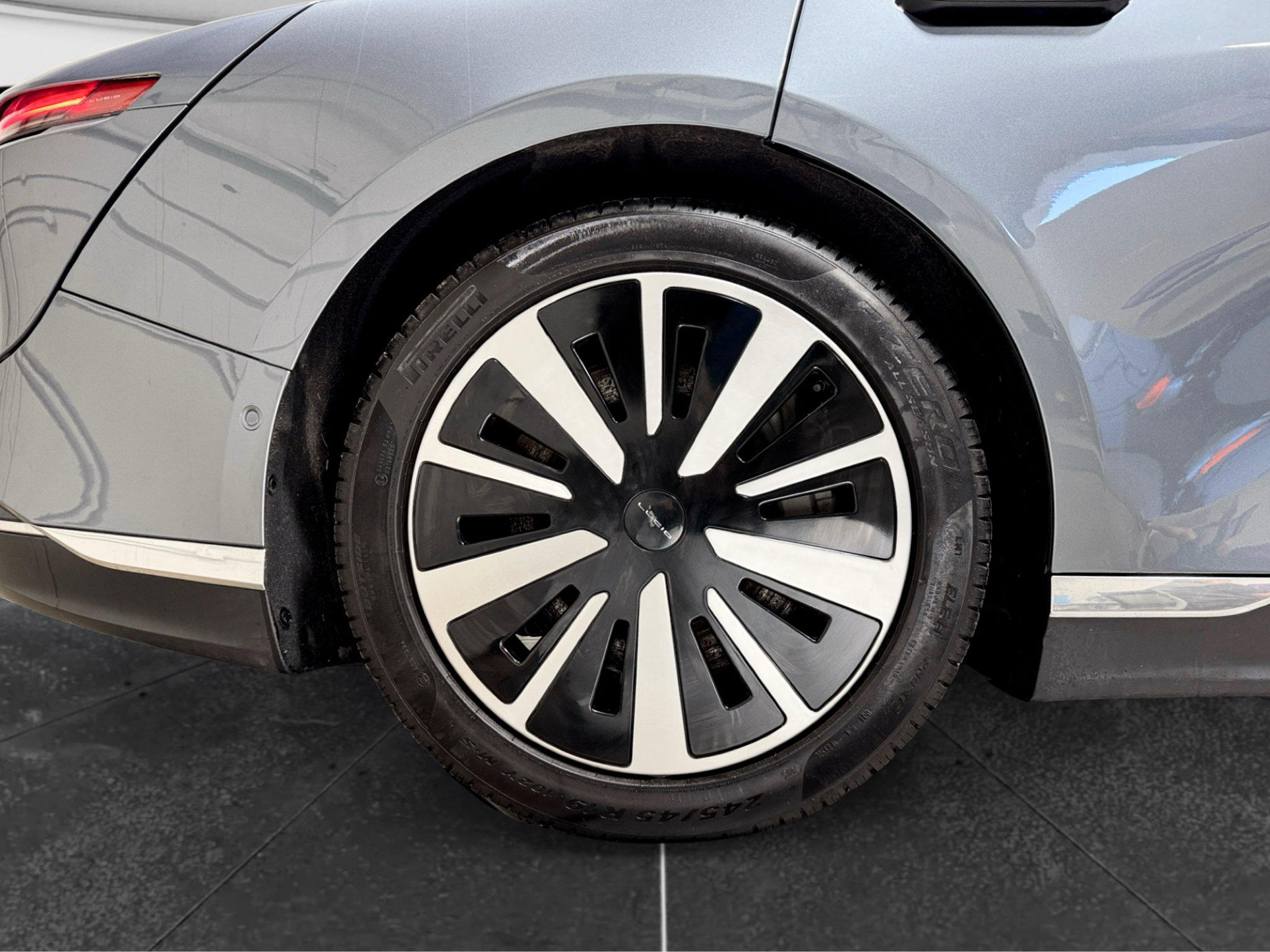 Used 2025 Lucid Air Touring AWD/4WD image 33