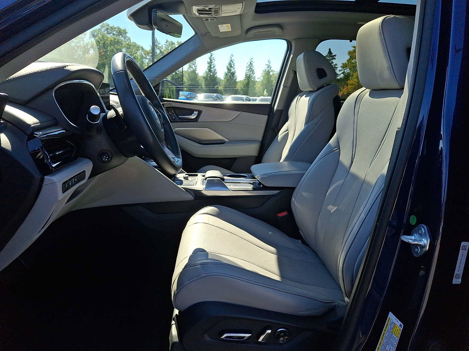 Certified 2024 Acura MDX w/ Technology Package AWD/4WD image 14