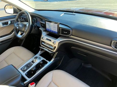 Used 2022 Ford Explorer XLT w/ Equipment Group 202A image 38