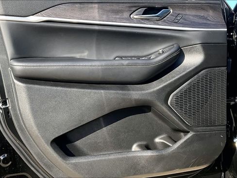New 2025 Jeep Grand Cherokee L Limited AWD/4WD image 11