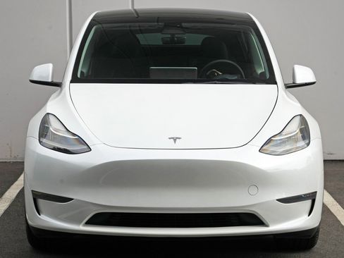 Used 2023 Tesla Model Y Long Range AWD/4WD image 47