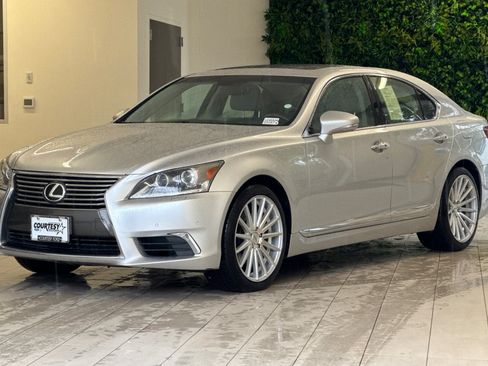 Used 2013 Lexus LS 460 w/ Comfort Pkg RWD image 8