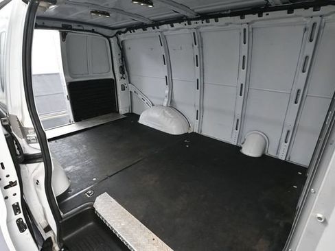 Used 2019 Chevrolet Express 3500 w/ Driver Convenience Package RWD image 30