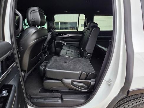 Used 2025 Jeep Wagoneer Series II w/ 8-Passenger Seating Package AWD/4WD image 30