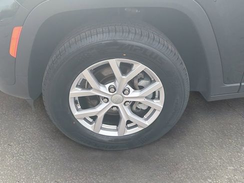 Used 2022 Jeep Grand Cherokee Limited image 41