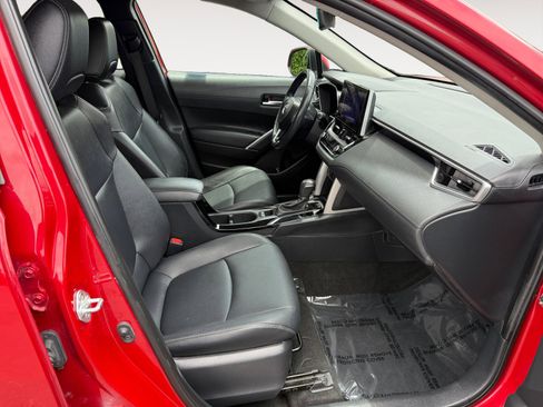 Used 2024 Toyota Corolla Cross XLE FWD image 19