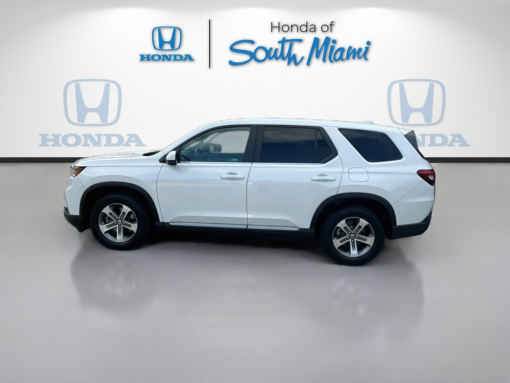 Certified 2023 Honda Pilot EX-L image 4