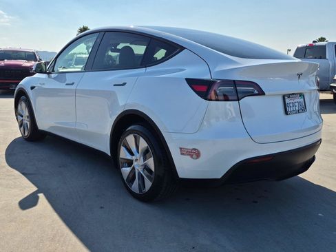Used 2023 Tesla Model Y AWD image 4