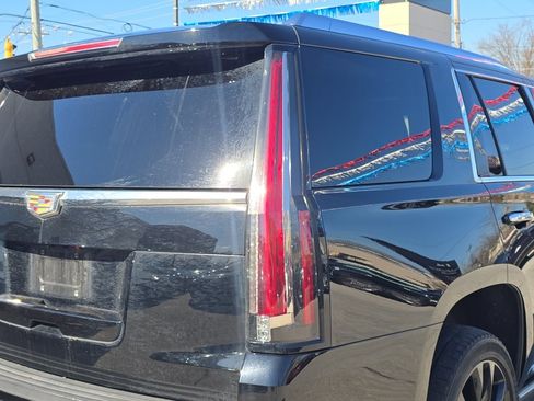 Used 2015 Cadillac Escalade Premium image 8