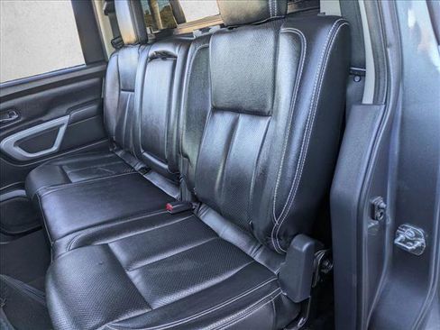 Used 2018 Nissan Titan SV w/ SV Convenience Package image 17