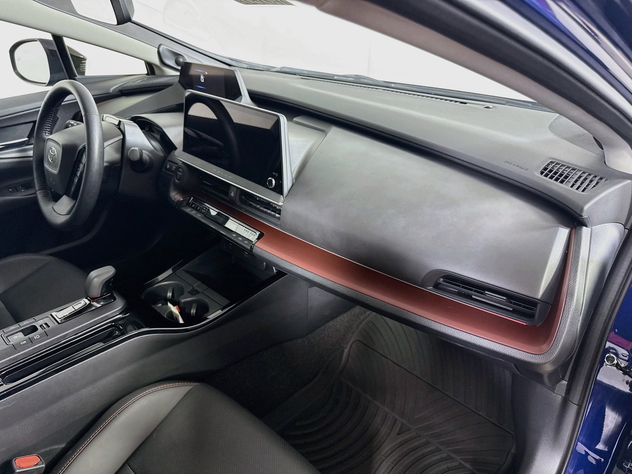 Certified 2025 Toyota Prius Plug-In Hybrid w/ Limited Premium Package FWD image 27