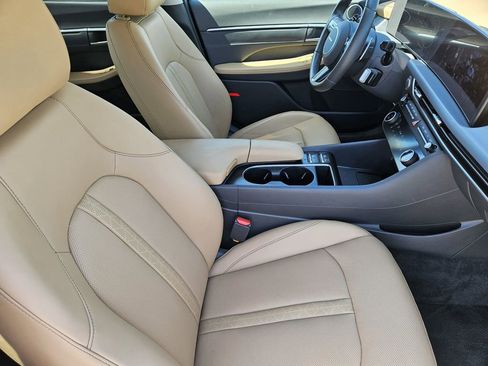 Certified 2025 Hyundai Sonata Limited FWD image 11