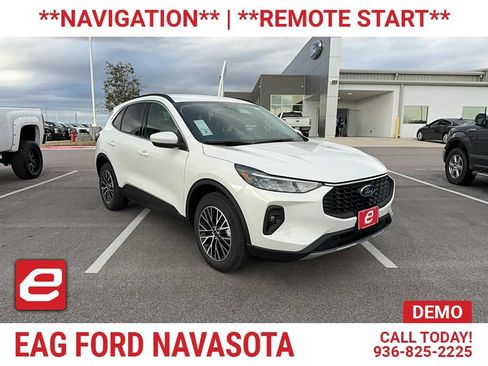New 2025 Ford Escape SE FWD image 1