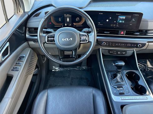 Used 2025 Kia Carnival FWD image 26