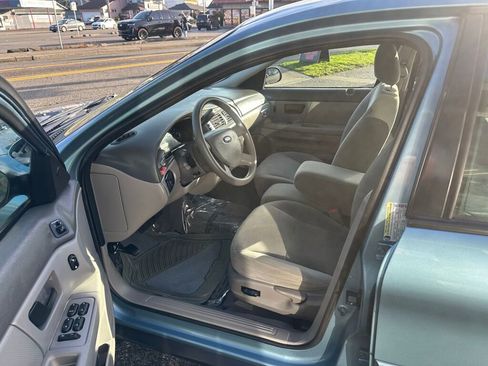 Used 2005 Ford Taurus SE image 9