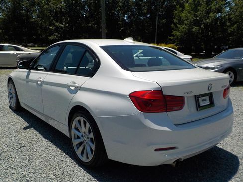 Used 2018 BMW 320i xDrive Sedan w/ Convenience Package AWD/4WD image 3