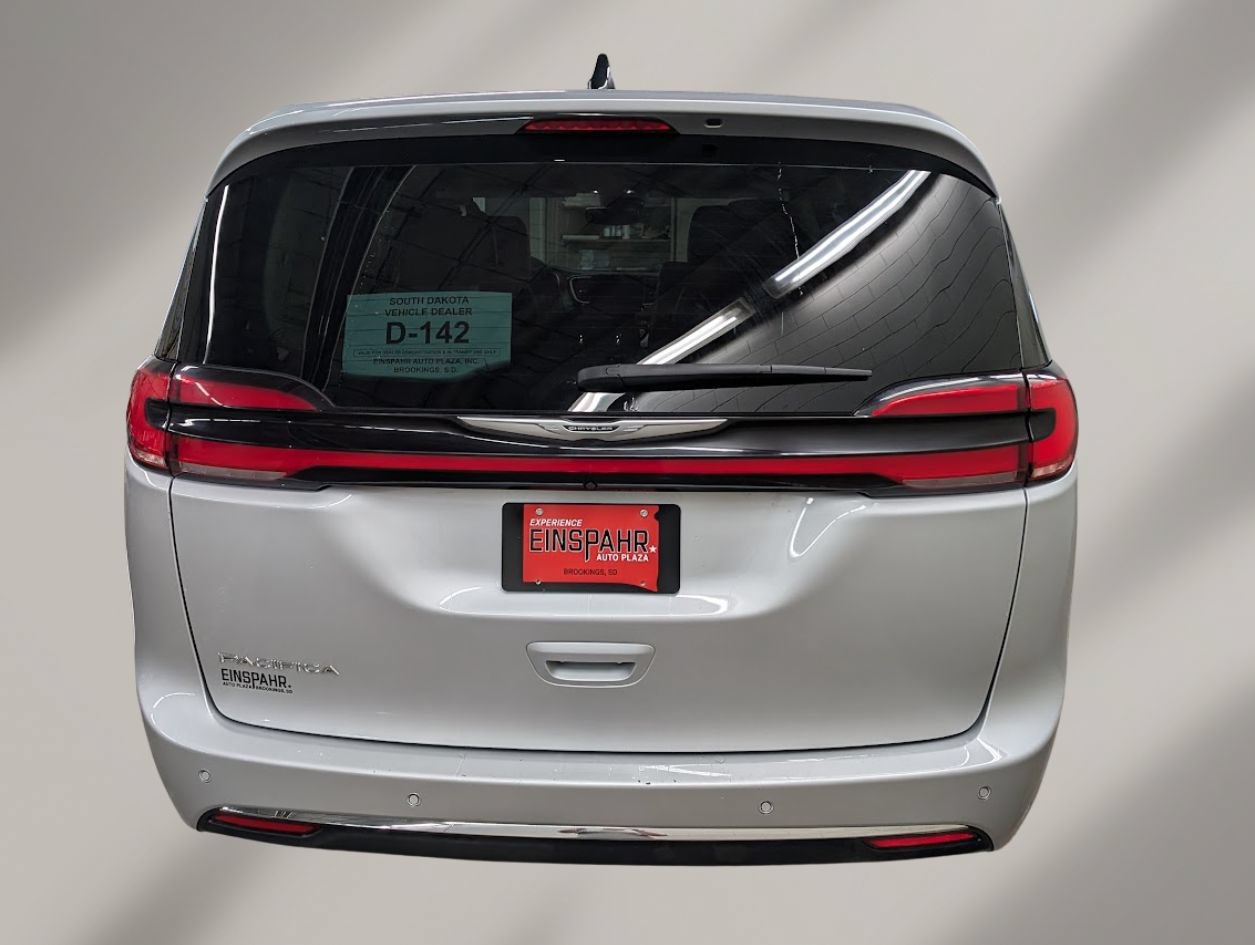 Used 2024 Chrysler Pacifica Touring-L FWD image 25