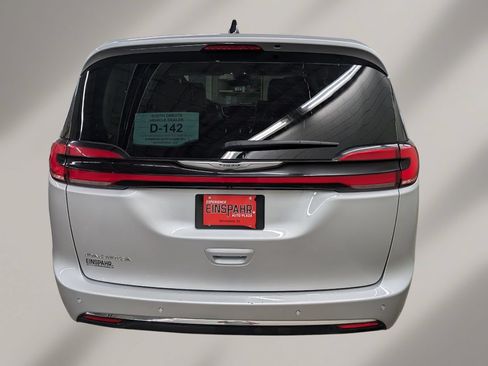Used 2024 Chrysler Pacifica Touring-L FWD image 25