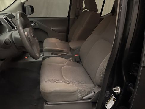 Used 2020 Nissan Frontier SV image 11