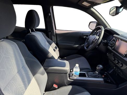 Used 2020 Toyota Tacoma TRD Sport w/ Technology Package RWD image 15