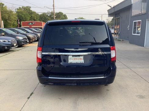 Used 2015 Chrysler Town & Country Touring-L w/ Driver Convenience Group FWD image 6