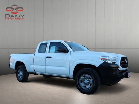 Used 2016 Toyota Tacoma 2WD Access Cab image 3