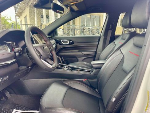 Used 2025 Jeep Compass Trailhawk image 11