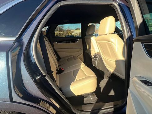 Used 2019 Cadillac XT5 FWD image 29