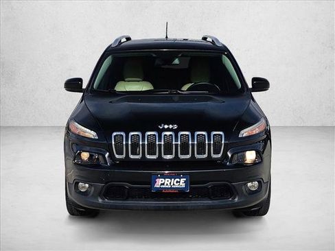 Used 2016 Jeep Cherokee Latitude w/ Safety/Convenience Group FWD image 2