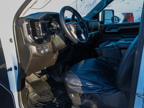 Used 2024 GMC Sierra 2500 SLE w/ SLE Value Package; image 16