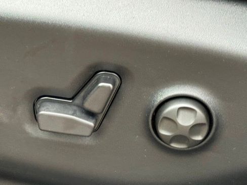 New 2026 Chrysler Pacifica Select AWD/4WD image 12