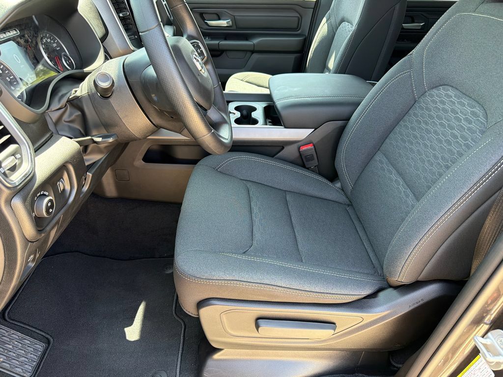 New 2026 RAM 1500 Express AWD/4WD image 18