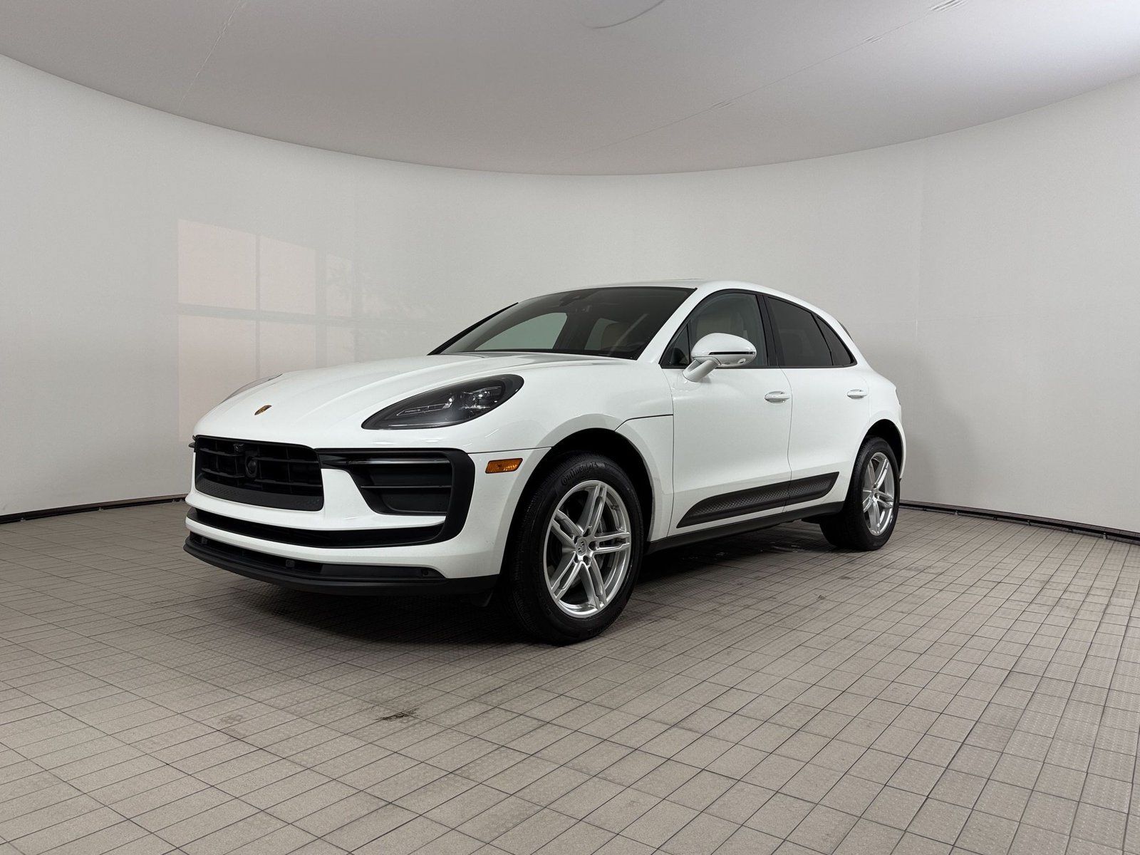 Certified 2023 Porsche Macan Turbo AWD/4WD image 1
