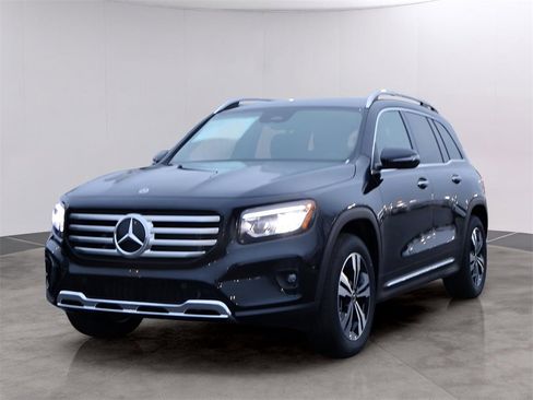 New 2025 Mercedes-Benz GLB 250 4MATIC image 3