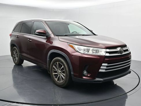 Used 2018 Toyota Highlander XLE AWD/4WD image 2