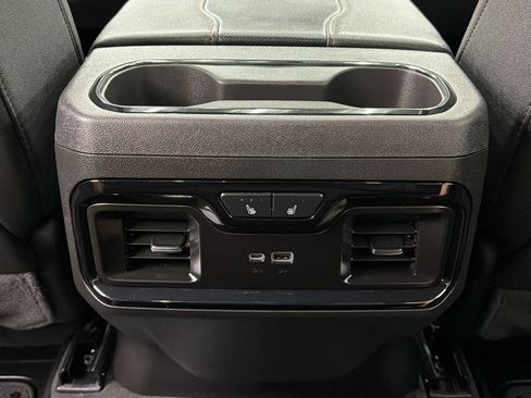 Used 2025 GMC Sierra 1500 AT4 w/ AT4 Premium Package AWD/4WD image 40