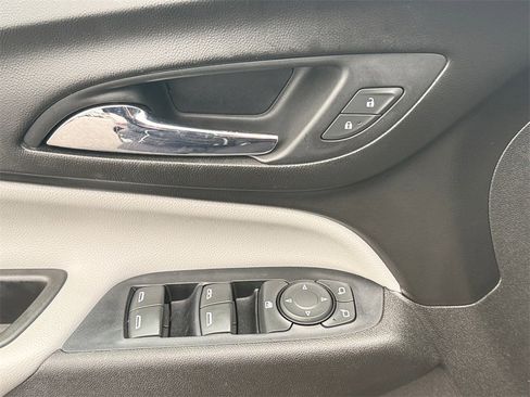 Used 2019 Chevrolet Equinox LS image 11