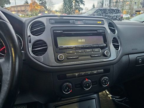 Used 2013 Volkswagen Tiguan S image 12