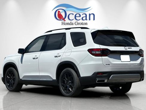 New 2025 Honda Pilot Touring image 6