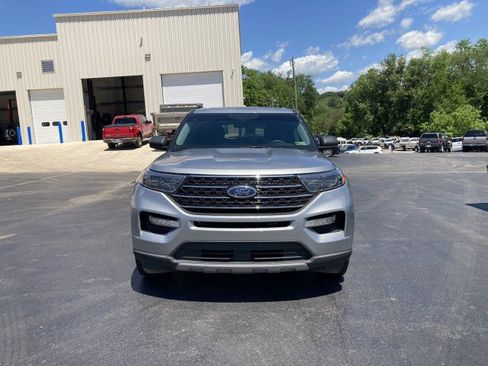 Used 2023 Ford Explorer XLT w/ Equipment Group 202A AWD/4WD image 2
