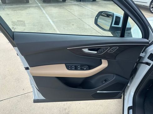 Used 2025 Audi Q7 3.0T Prestige image 11