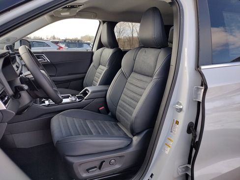 New 2026 Mitsubishi Outlander SE image 6