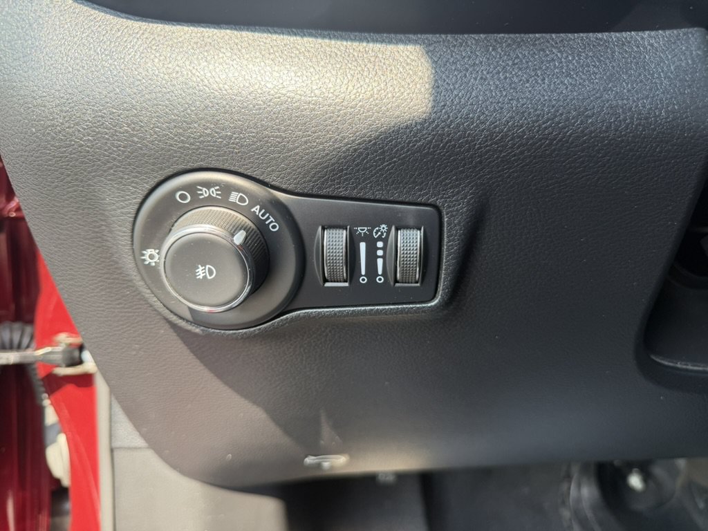 Used 2022 Jeep Compass Latitude AWD/4WD image 29